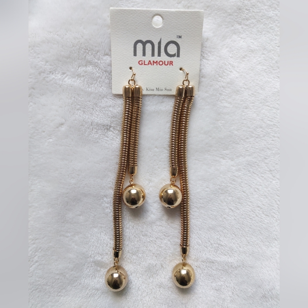 Beautiful Dangling Fashion Earrings